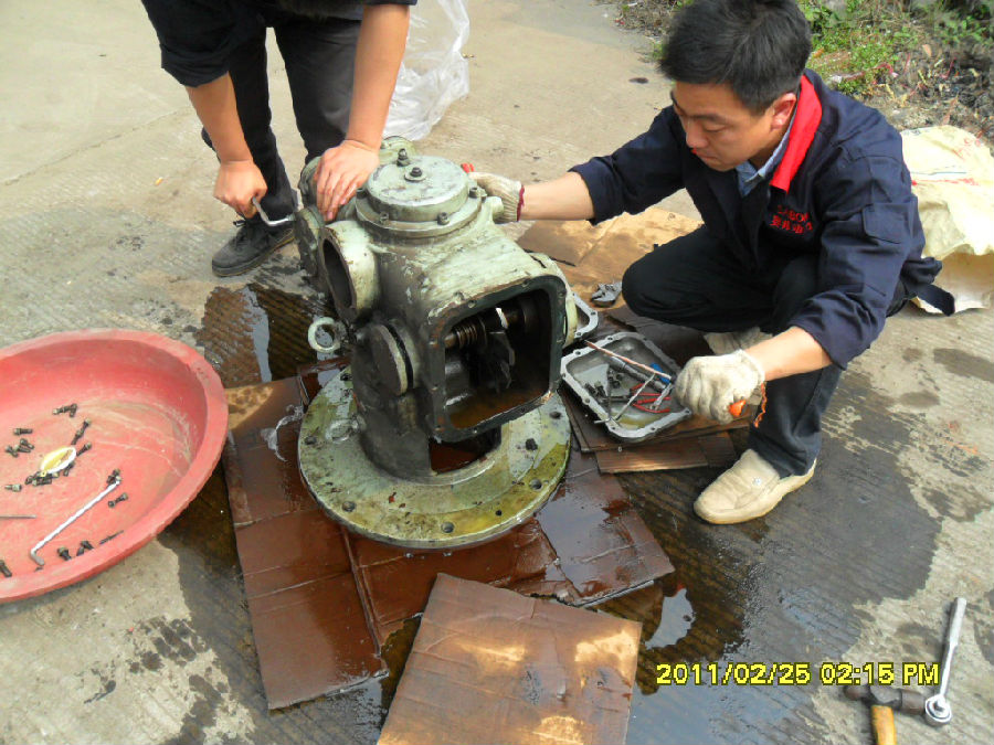 售后服务部-汪仁云先生主机大修现场